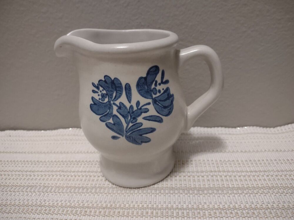 VTG Pfaltzgraff Yorktowne Creamer Pitcher 4-1/2" #7-24 Sauce Gravy Pourer USA